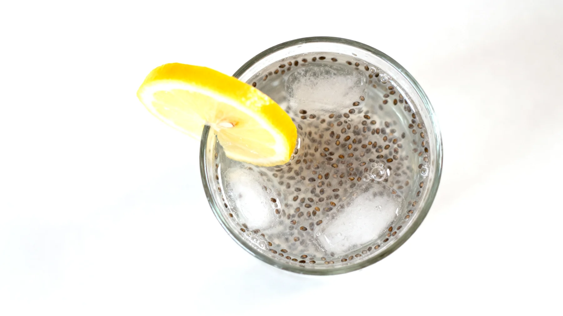 Kefir d'acqua con semi di chia e limone"